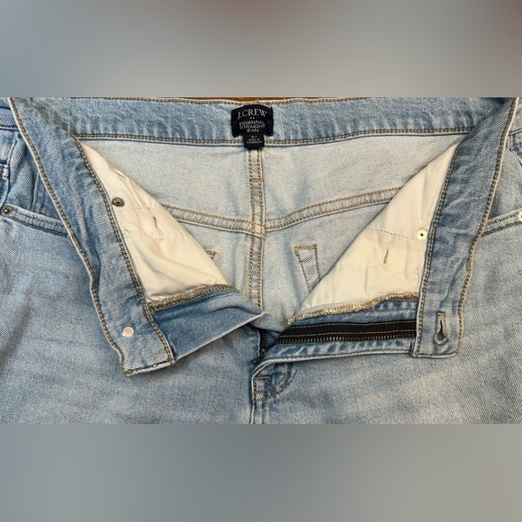 J. Crew Factory Essential Straight Jean in Light Wash with Blown-Out Knees, 31 - Picture 8 of 12